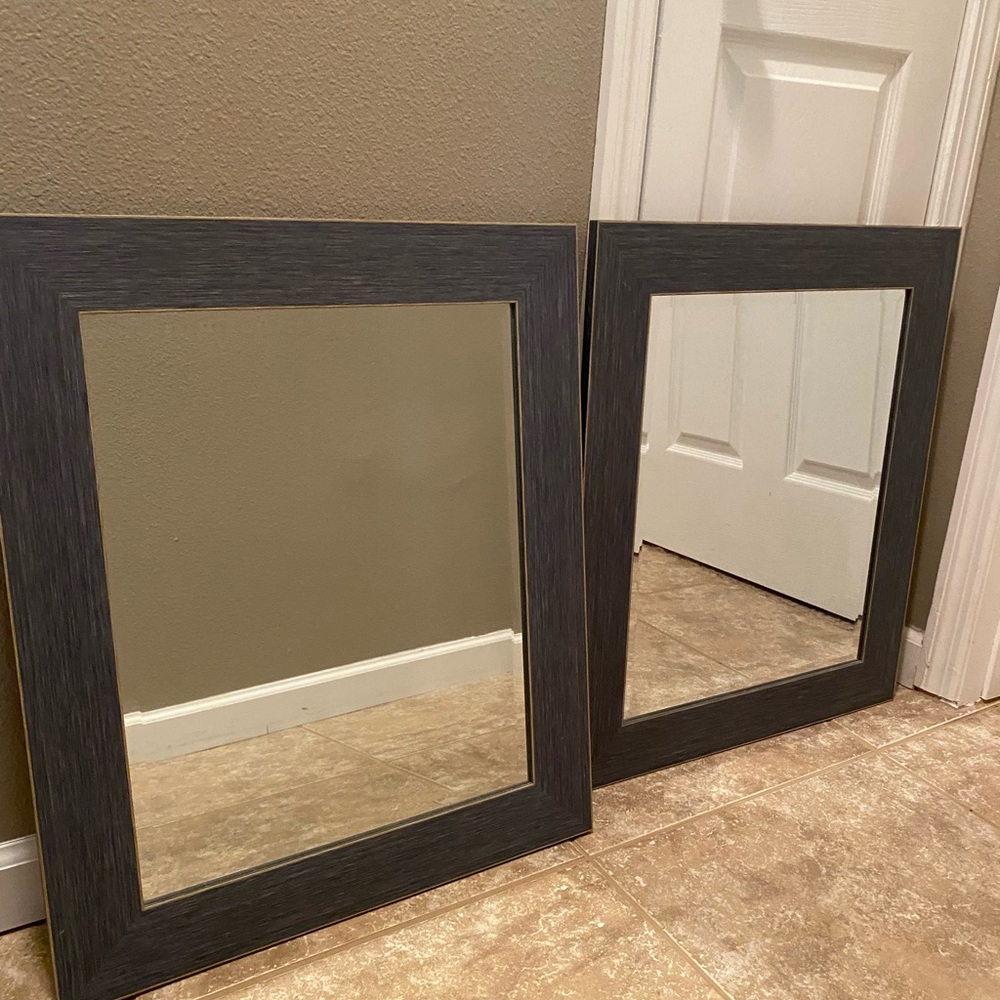 Set of 2 wall mirrors 25x21